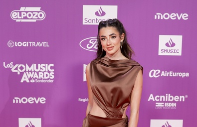 Lola Lolita Shines at Los40 Music Awards in Valencia