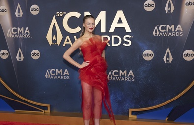 Kelsea Ballerini Shines at the 59th Annual CMA Awards in Nashville