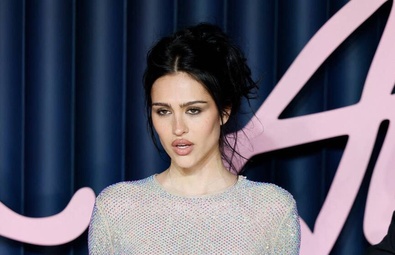 Amelia Hamlin Shines at The Fashion Awards 2025 in London