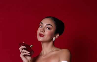 Luana Barron Shines at Carolina Herrera Fashion Show - December 2025