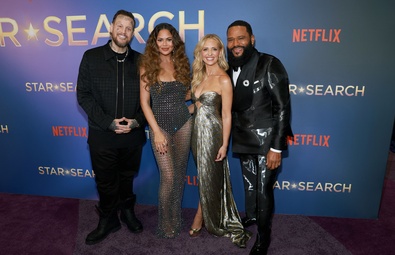 Sarah Michelle Gellar Shines at Netflix's Star Search Live Finale Red Carpet in Studio City