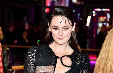 Lea van Acken brilla alla première di "No Good Men" durante la serata di apertura della Berlinale