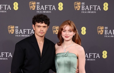 Sadie Sink brilla agli EE BAFTA Film Awards 2026 a Londra