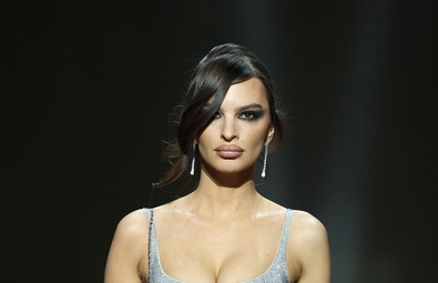 Emily Ratajkowski Struts the Runway at Gucci's Milan Fashion Week Show