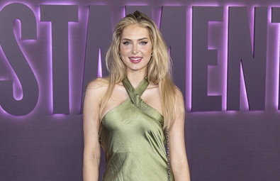 Saxon Sharbino brilla en el estreno de "The Testaments" en Los Ángeles