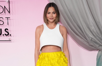 克丽丝·泰根 (Chrissy Teigen) 在洛杉矶举行的 Fashion Trust U.S. 2026 颁奖典礼上大放异彩