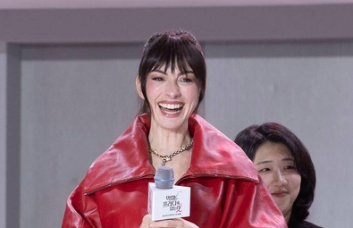 安妮·海瑟薇 (Anne Hathaway) 亮相首尔《穿普拉达的女王 2》活动