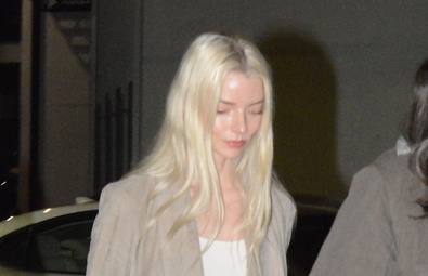 安雅·泰勒-乔伊 (Anya Taylor-Joy) 出席贾斯汀·比伯 (Justin Bieber) 的独家游吟诗人音乐会