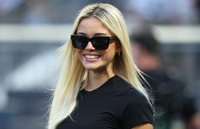 奥利维亚·邓恩 (Olivia Dunne) 出席 PNC 公园金莺队与海盗队的比赛