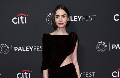 ليلي كولينز تتألق في عرض فيلم "Emily in Paris" PaleyFest LA 2026 في هوليوود